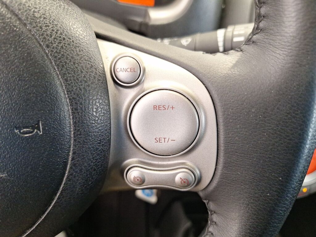 Nissan Micra 2011 Oranssi