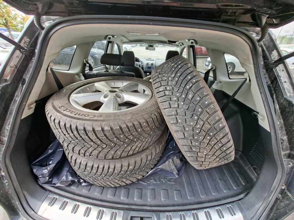 Nissan Qashqai+2 2012 Musta