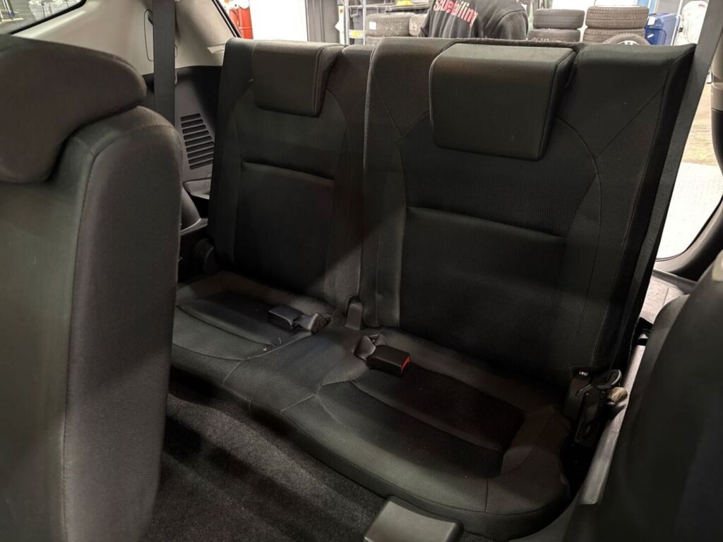 Nissan Qashqai+2 2012 Musta