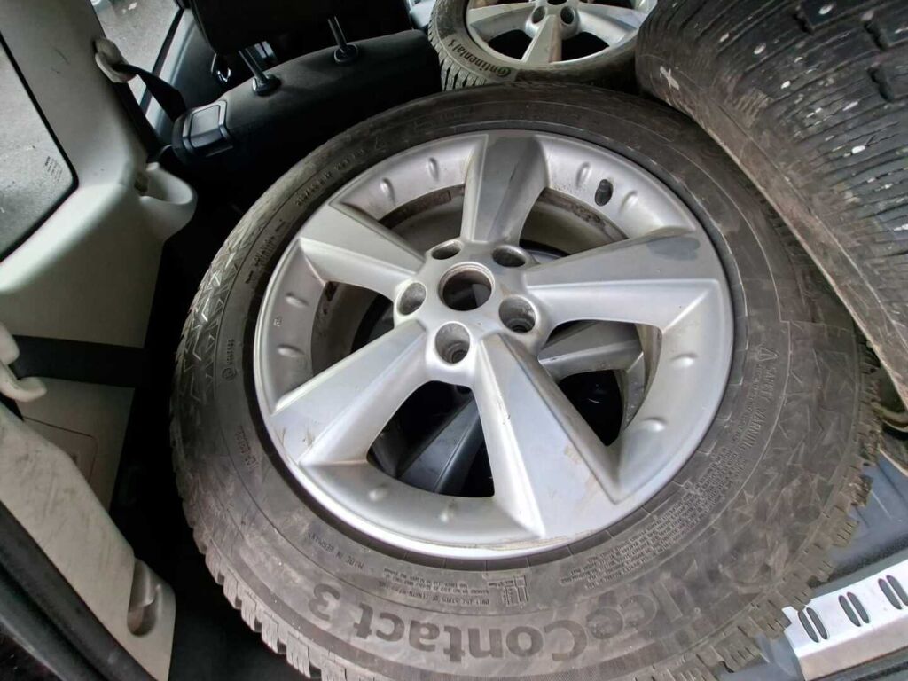 Nissan Qashqai+2 2012 Musta