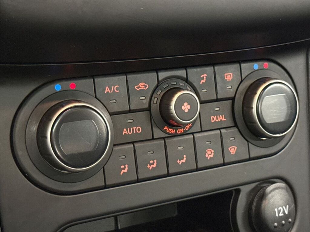 Nissan Qashqai+2 2012 Musta