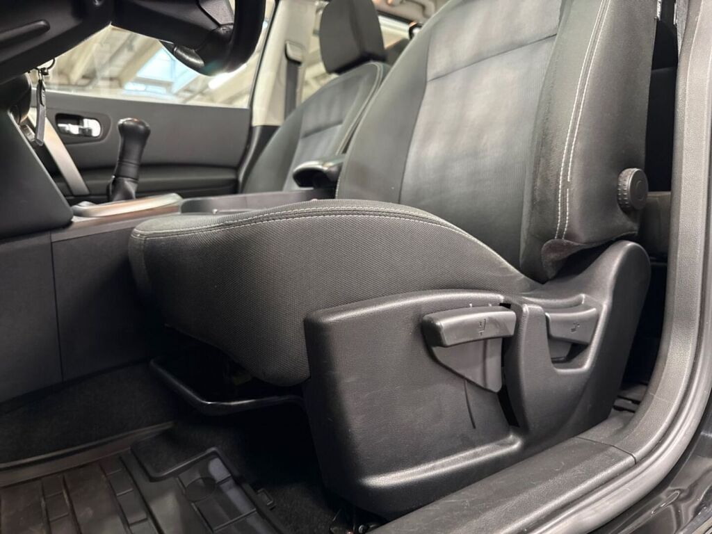 Nissan Qashqai+2 2012 Musta