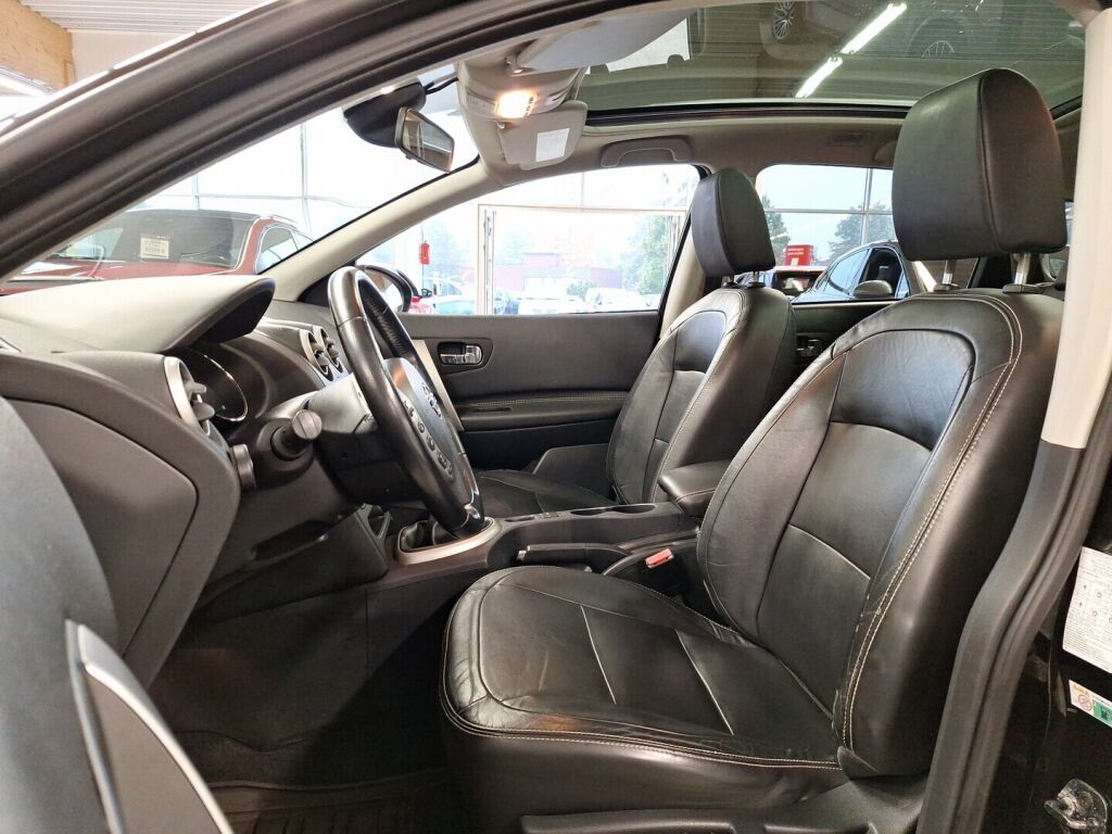 Nissan Qashqai+2 2012 Musta