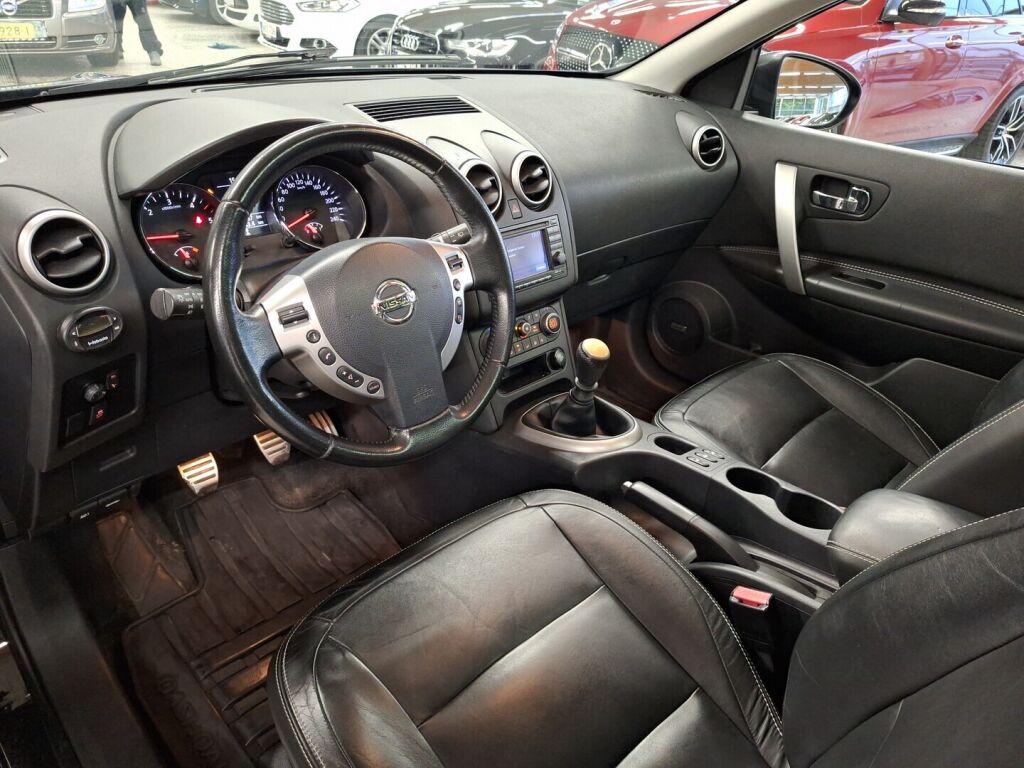 Nissan Qashqai+2 2012 Musta