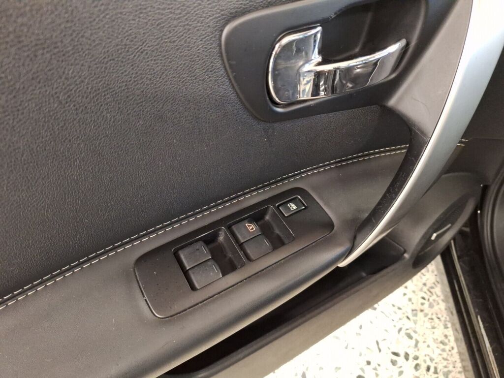 Nissan Qashqai+2 2012 Musta