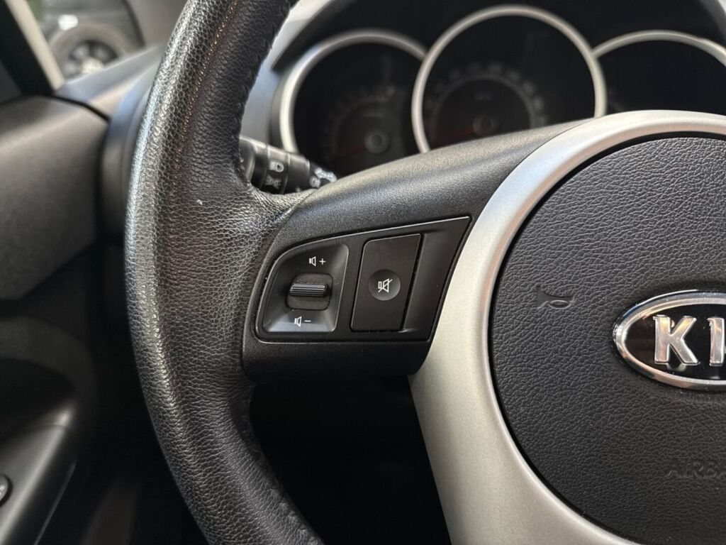 Kia Venga 2012 Musta