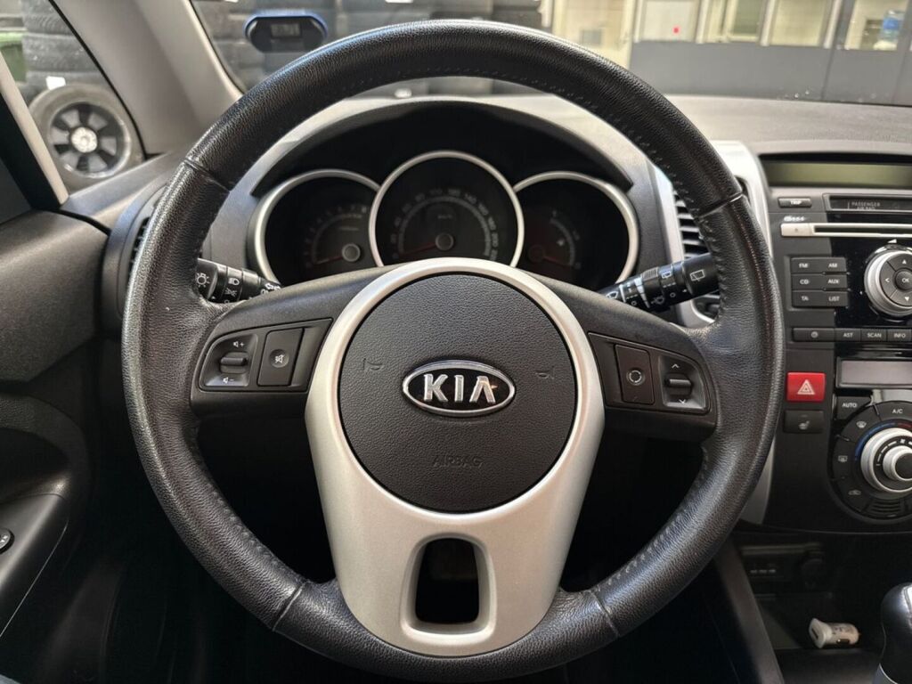 Kia Venga 2012 Musta