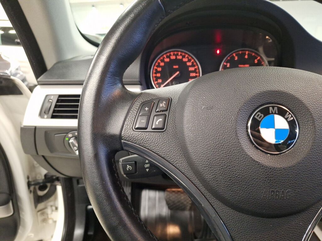 BMW 320 2011 Valkoinen