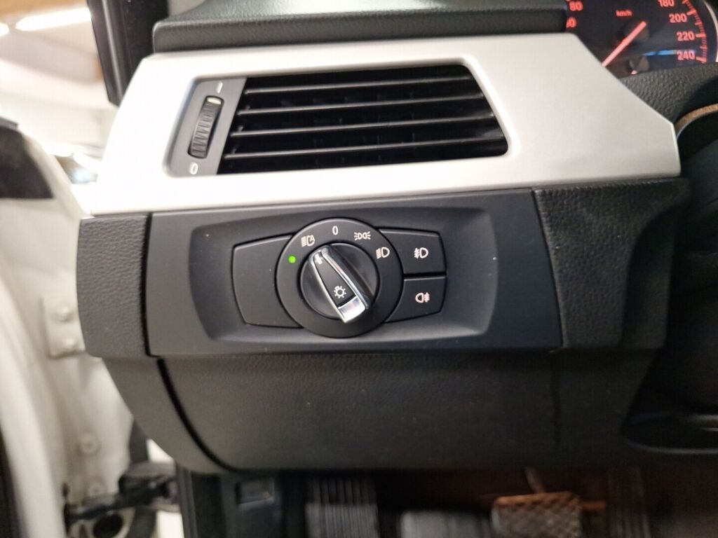 BMW 320 2011 Valkoinen