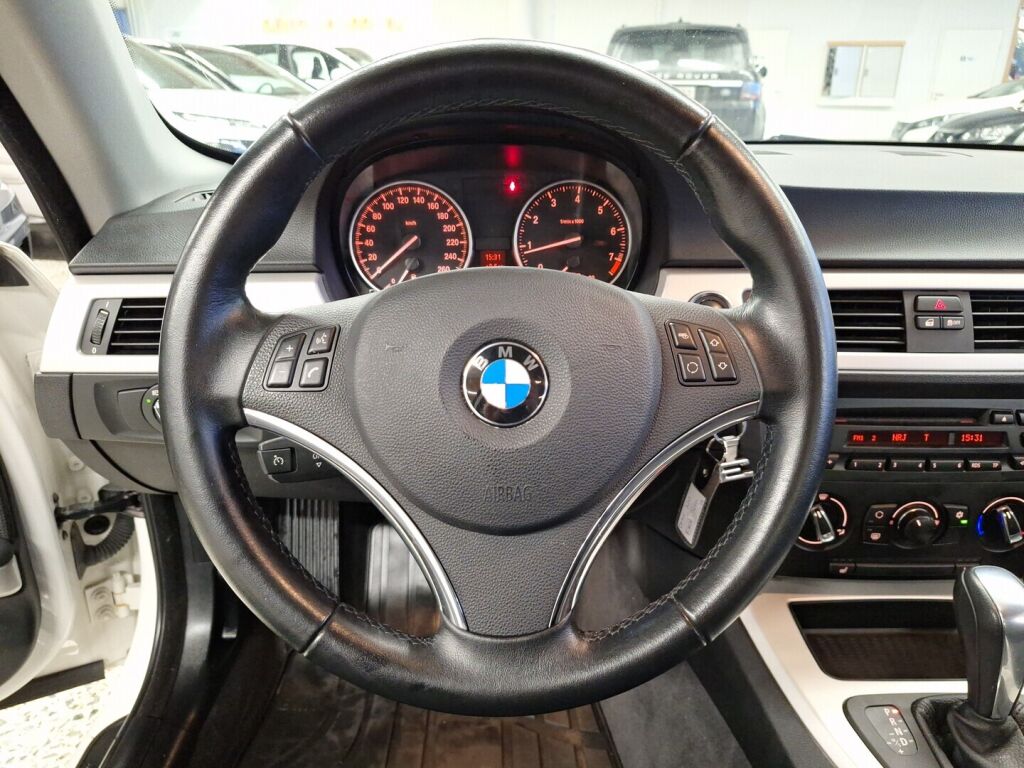 BMW 320 2011 Valkoinen