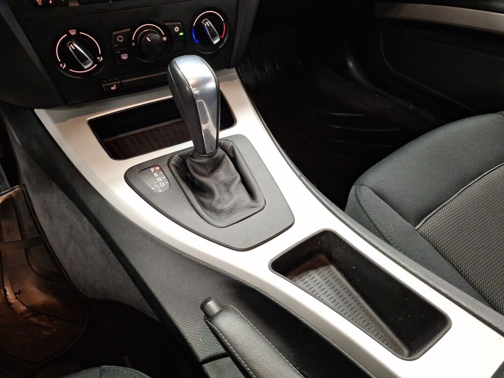 BMW 320 2011 Valkoinen