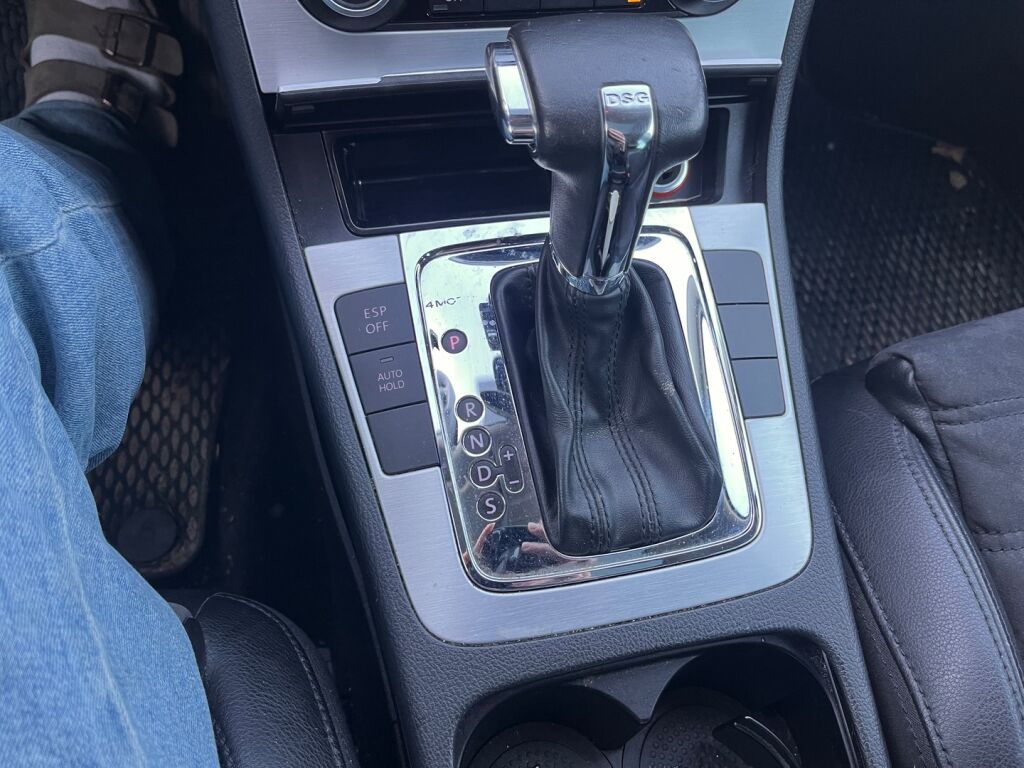 Volkswagen Passat 2010 Harmaa