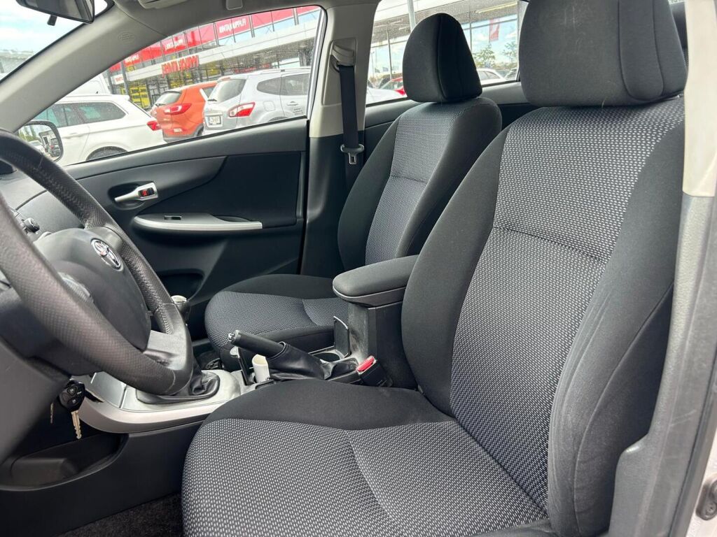 Toyota Corolla 2011 Hopea