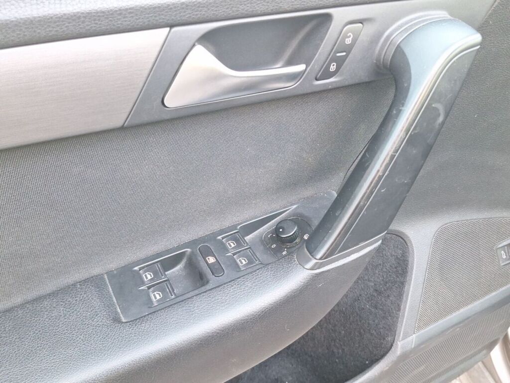 Volkswagen Passat 2012 Ruskea (beige)