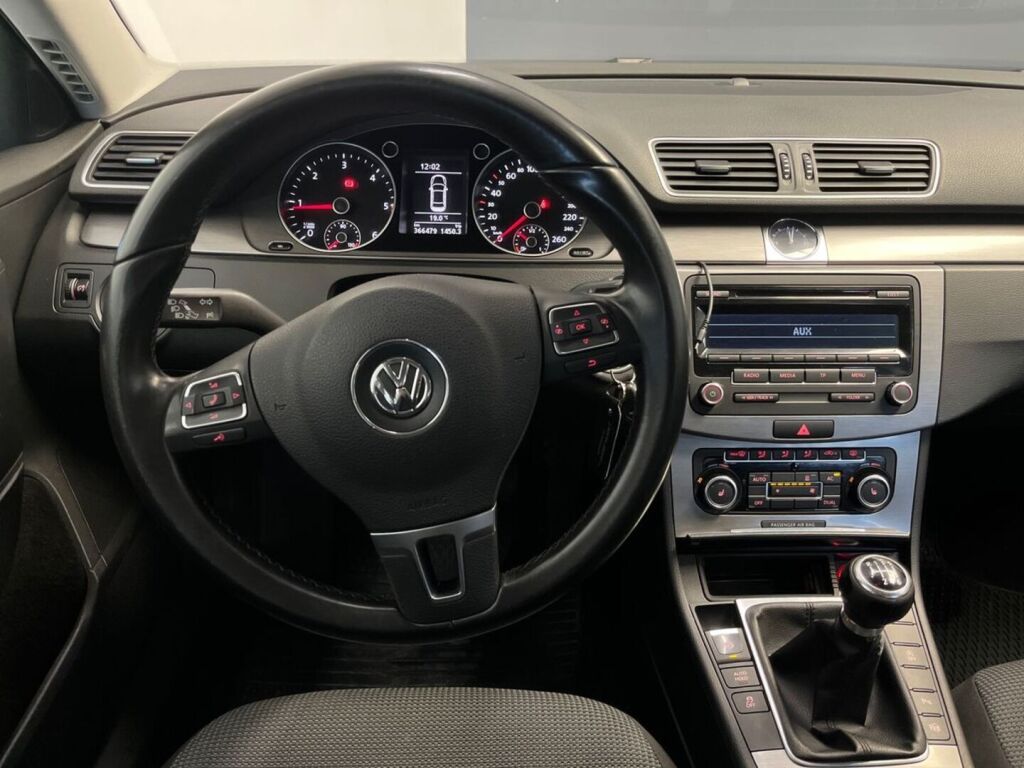 Volkswagen Passat 2012 Ruskea (beige)