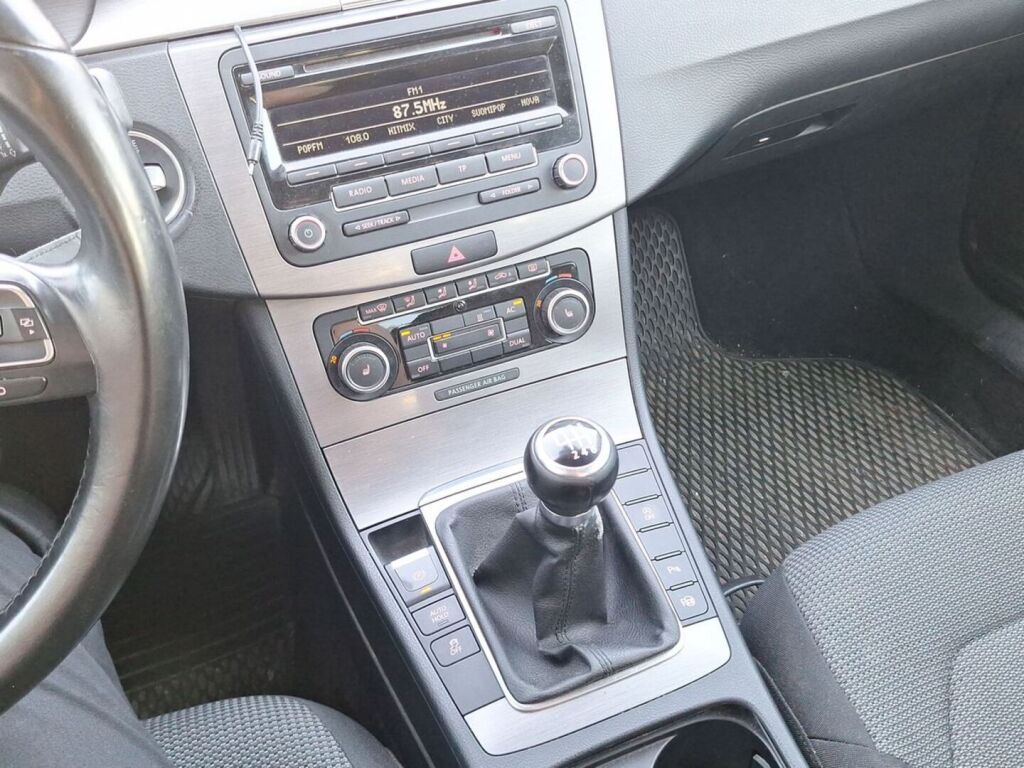 Volkswagen Passat 2012 Ruskea (beige)