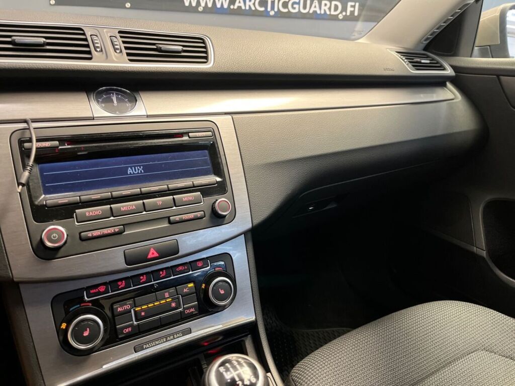 Volkswagen Passat 2012 Ruskea (beige)