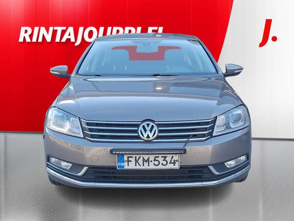 Volkswagen Passat 2012 Ruskea (beige)
