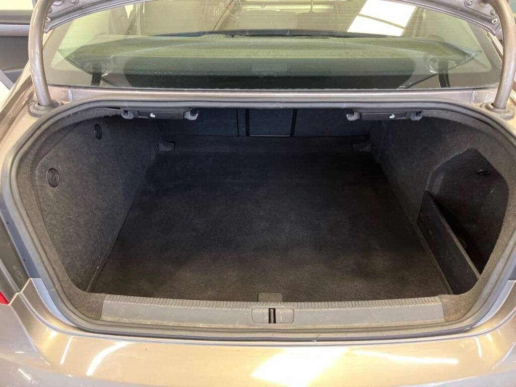 Volkswagen Passat 2012 Ruskea (beige)