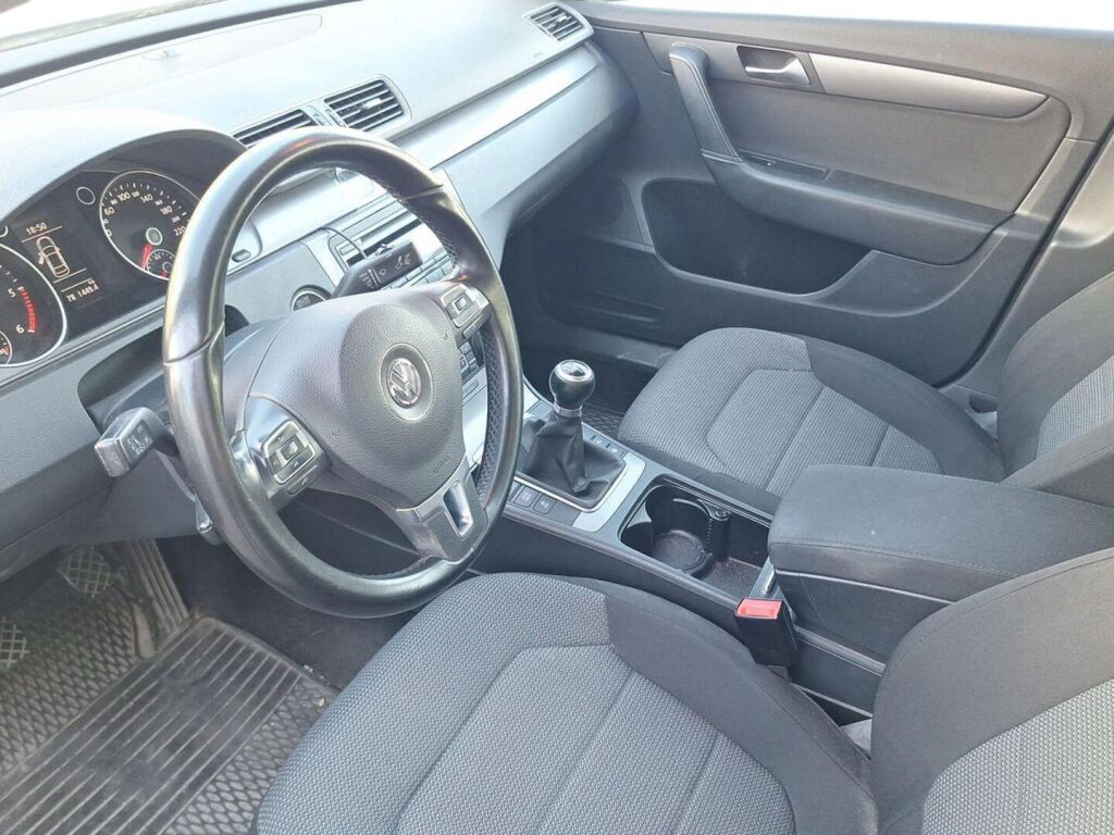 Volkswagen Passat 2012 Ruskea (beige)