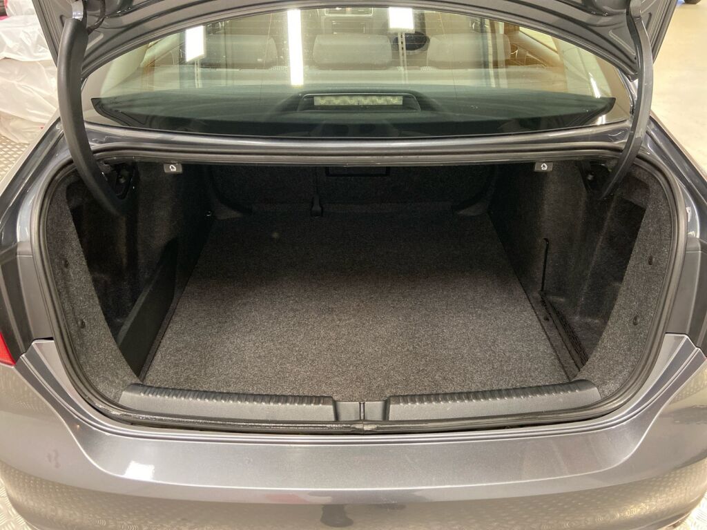 Volkswagen Jetta 2011 Harmaa