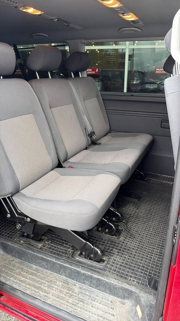 Volkswagen Caravelle 2011 Punainen