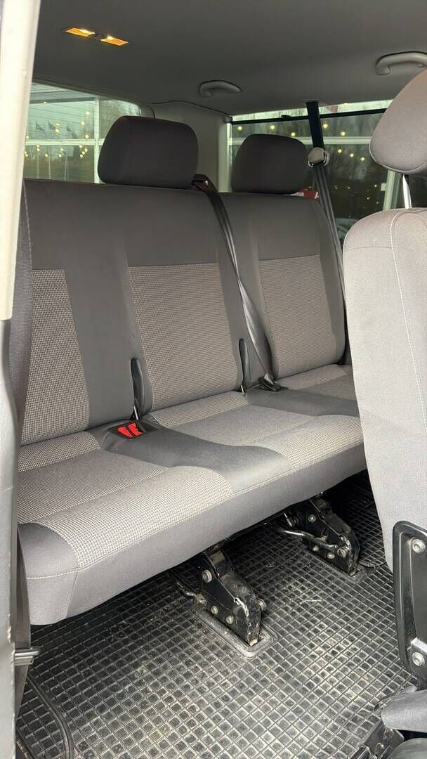 Volkswagen Caravelle 2011 Punainen