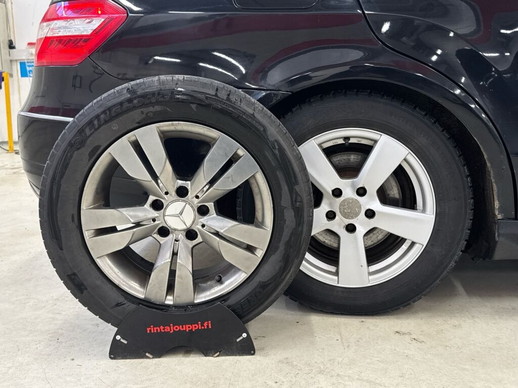 Mercedes-Benz E 2011 Musta