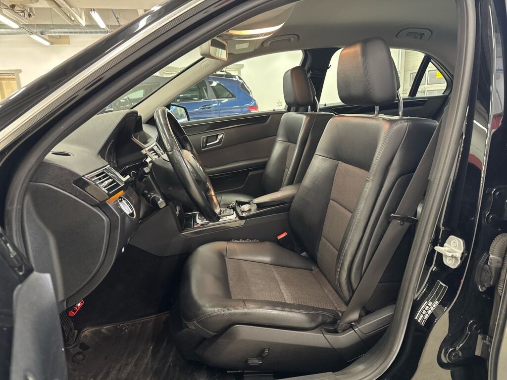 Mercedes-Benz E 2011 Musta