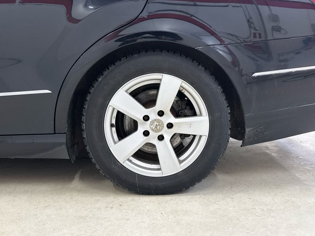 Mercedes-Benz E 2011 Musta