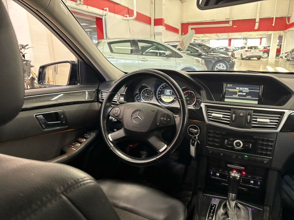 Mercedes-Benz E 2011 Musta