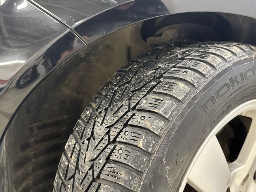 Mercedes-Benz E 2011 Musta