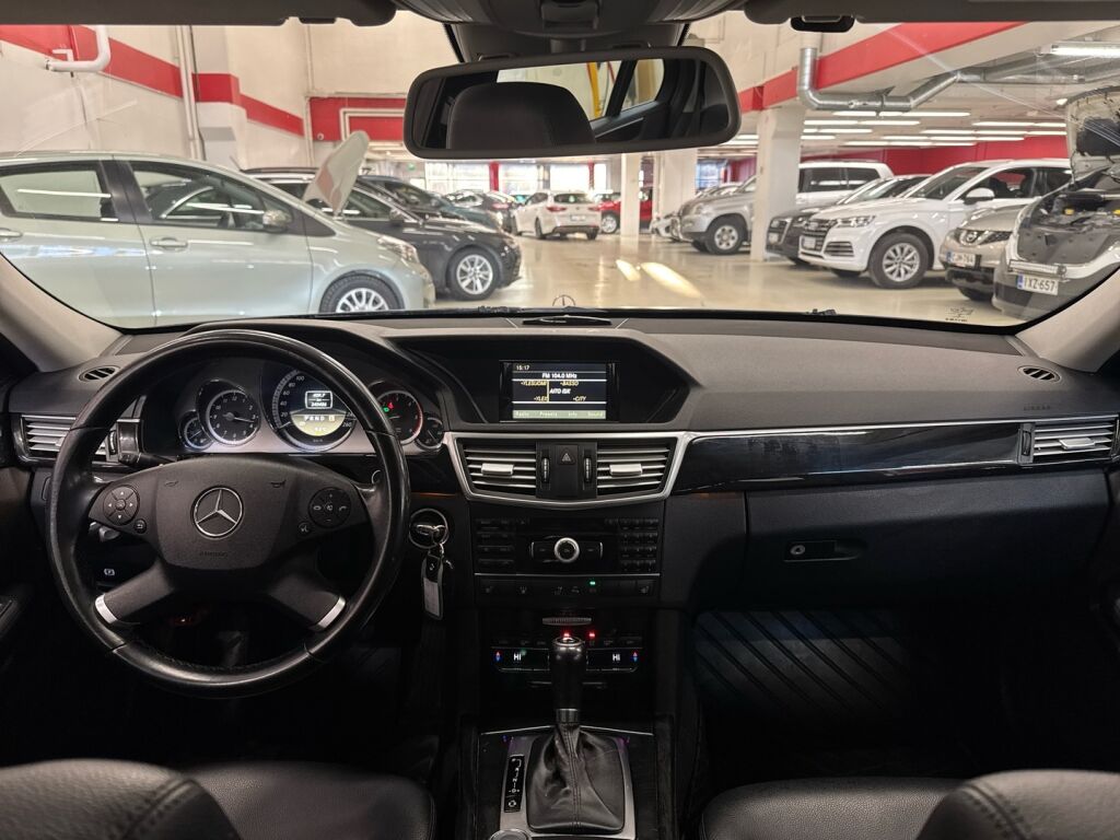 Mercedes-Benz E 2011 Musta