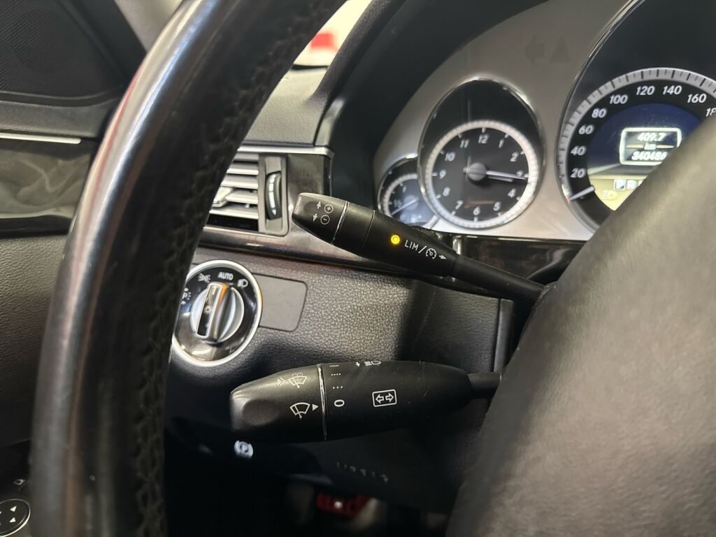 Mercedes-Benz E 2011 Musta