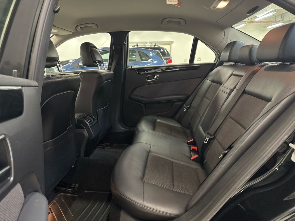 Mercedes-Benz E 2011 Musta