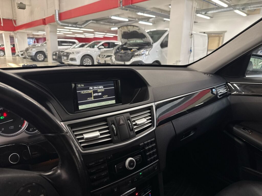 Mercedes-Benz E 2011 Musta