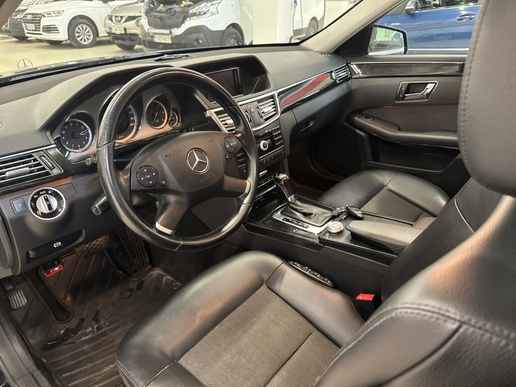 Mercedes-Benz E 2011 Musta