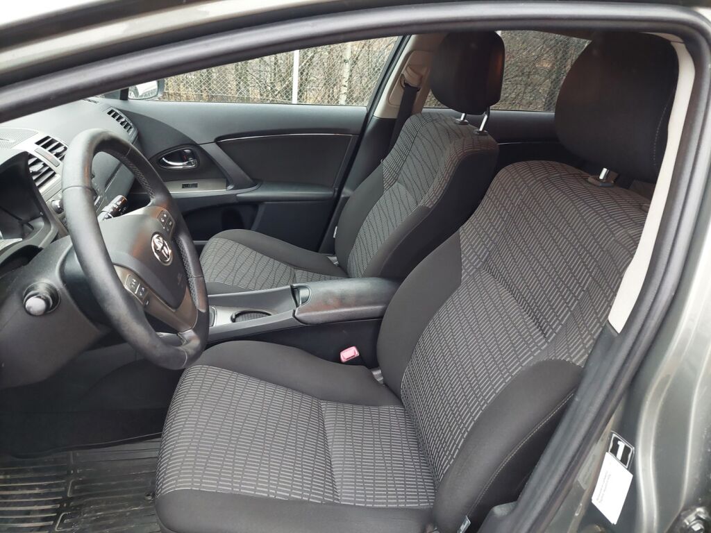 Toyota Avensis 2011 Vihreä