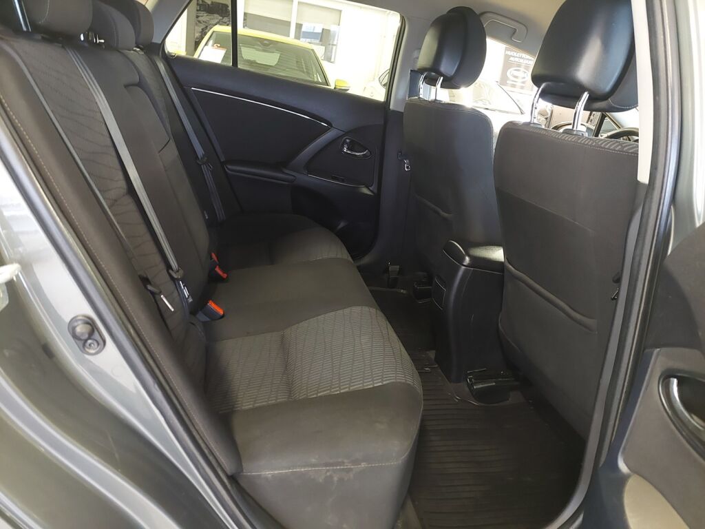 Toyota Avensis 2011 Vihreä