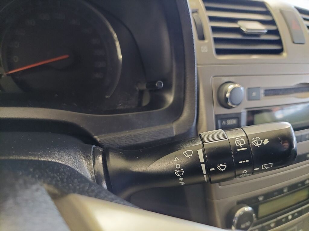 Toyota Avensis 2011 Vihreä