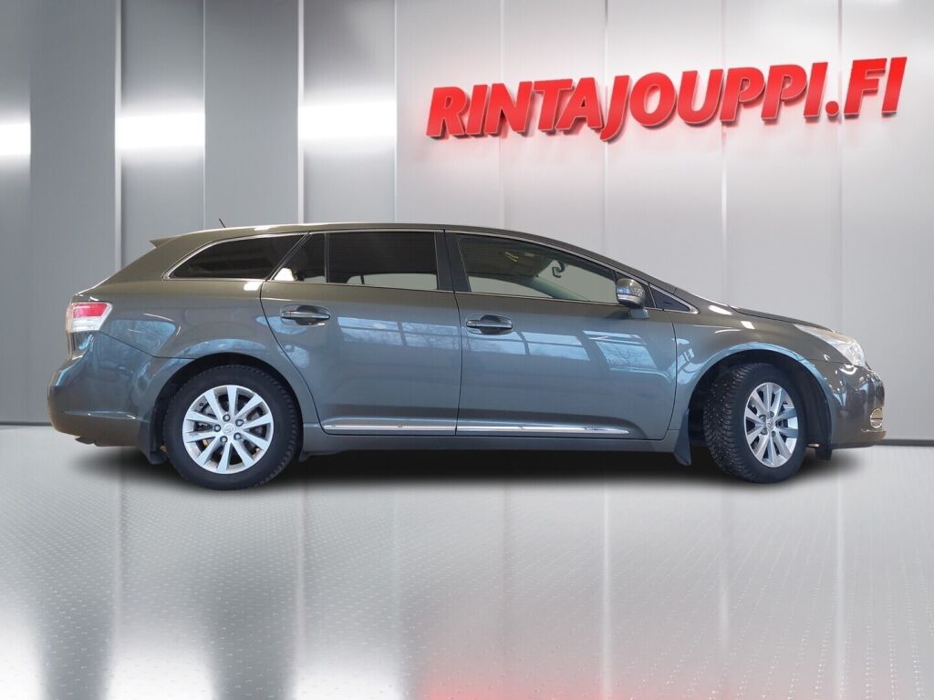 Toyota Avensis 2011 Vihreä