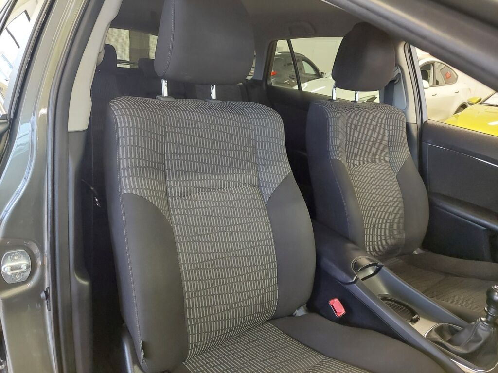 Toyota Avensis 2011 Vihreä