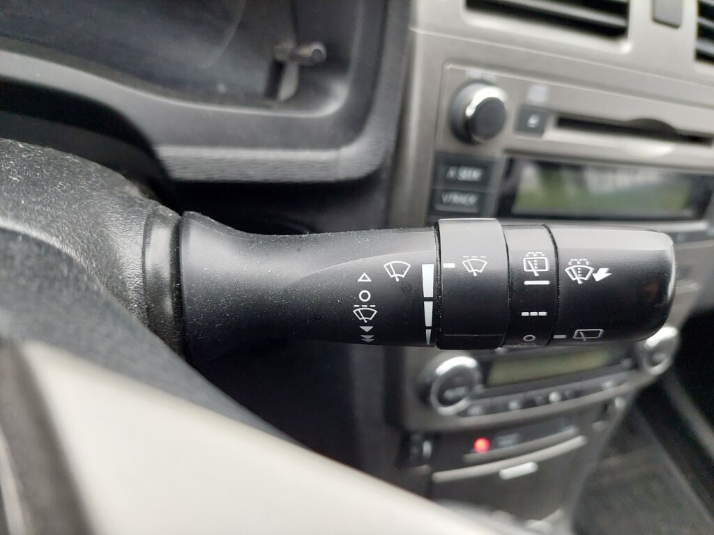 Toyota Avensis 2011 Vihreä