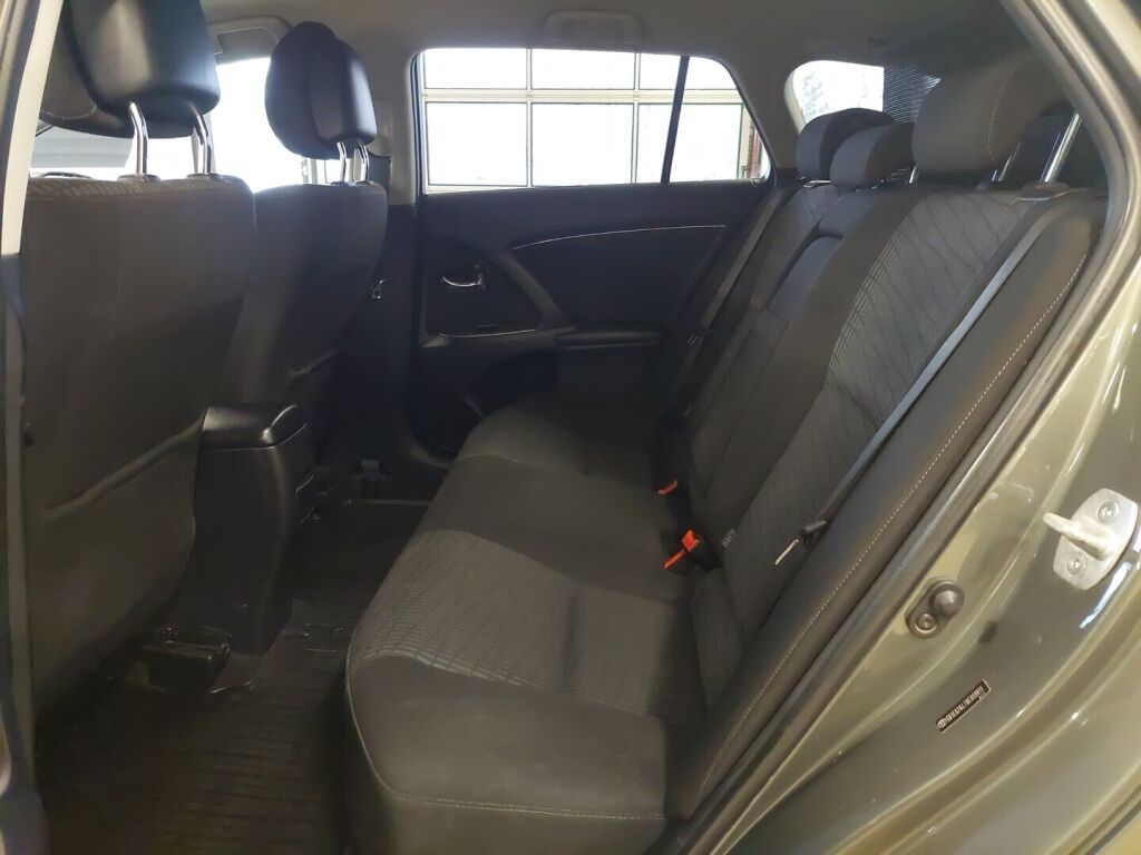 Toyota Avensis 2011 Vihreä