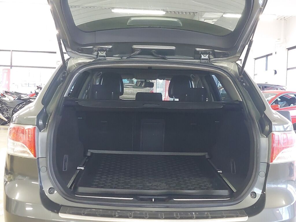 Toyota Avensis 2011 Vihreä