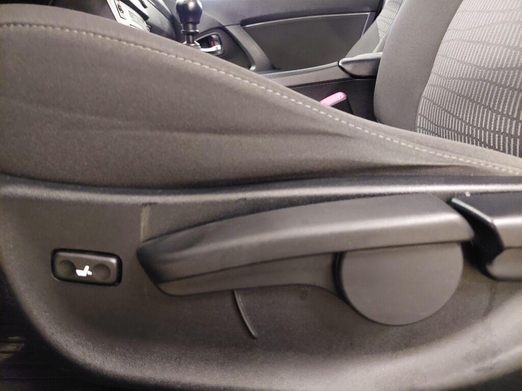 Toyota Avensis 2011 Vihreä