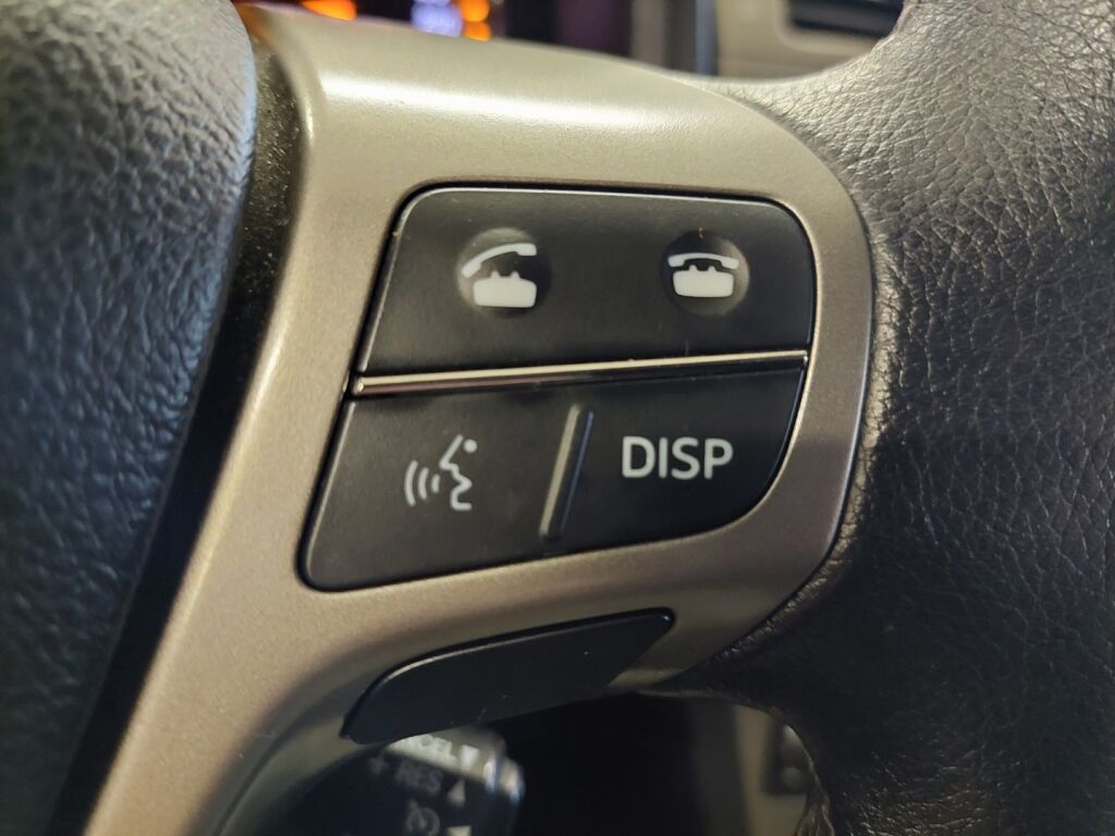 Toyota Avensis 2011 Vihreä