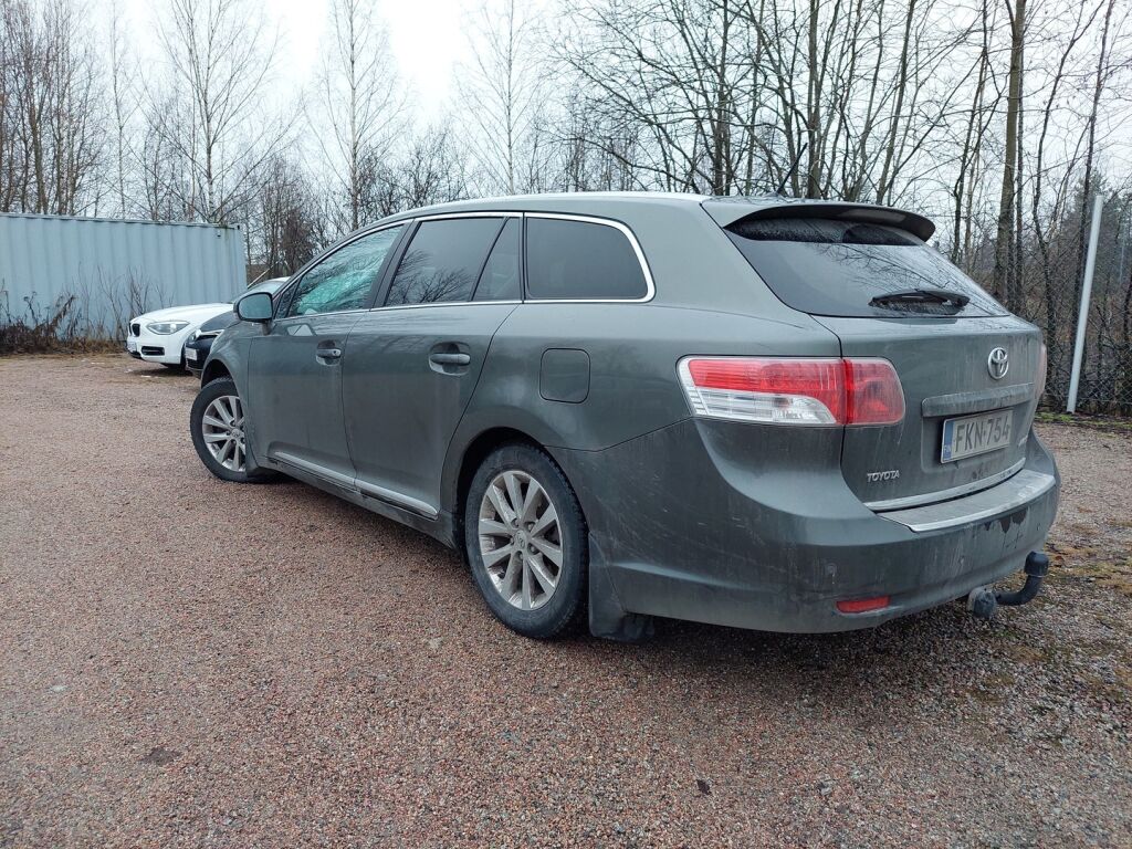Toyota Avensis 2011 Vihreä