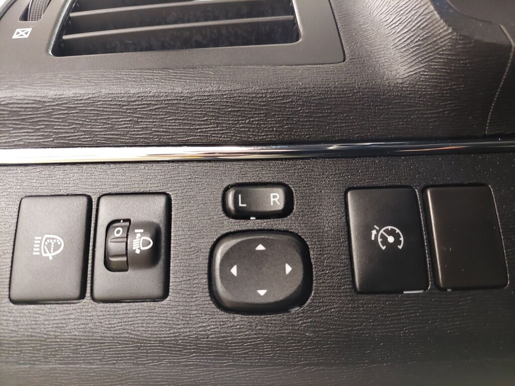 Toyota Avensis 2011 Vihreä