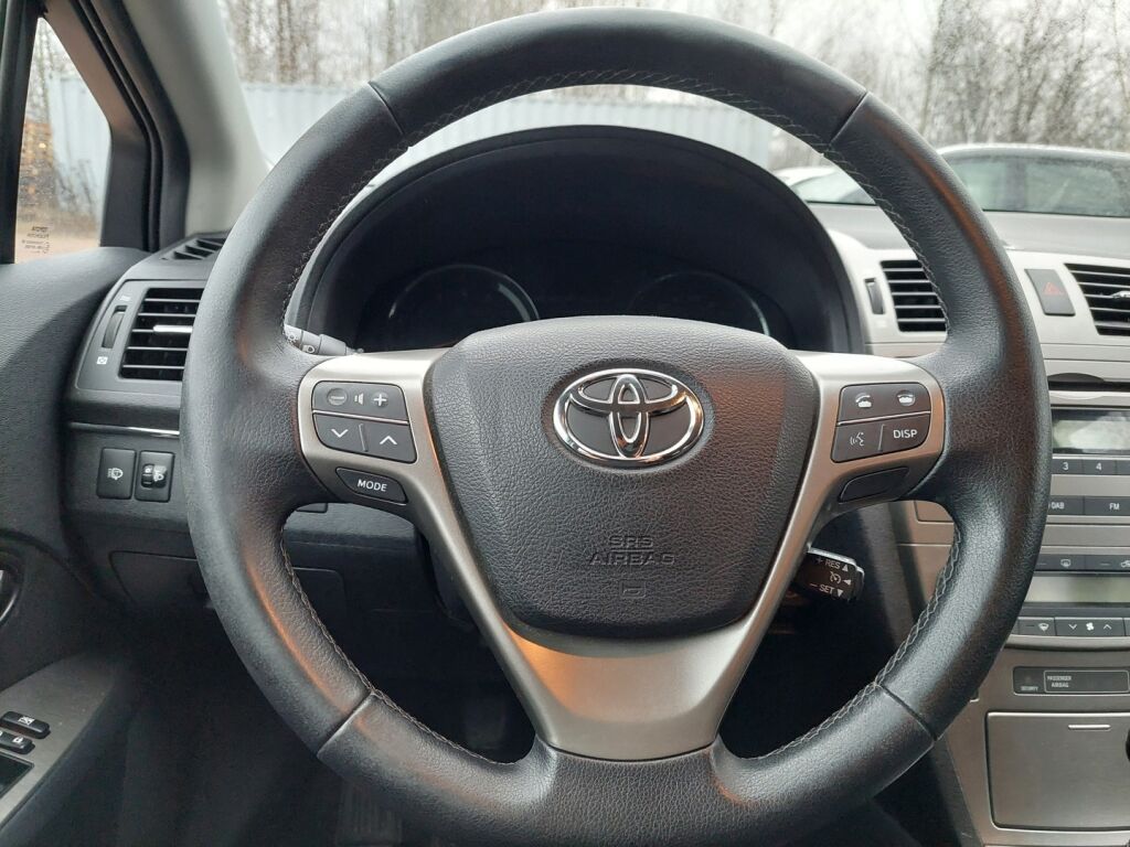 Toyota Avensis 2011 Vihreä